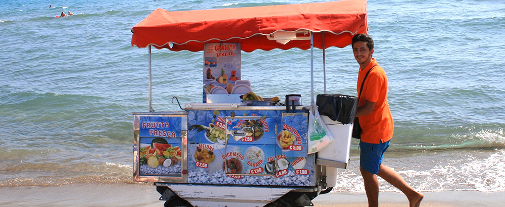 Le vendeur de glaces à la plage